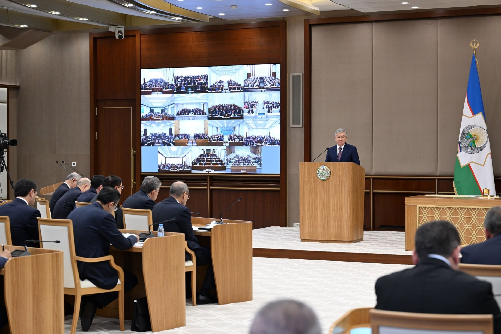 Президент потребовал ответственности от хокимов за проблемы предпринимателей