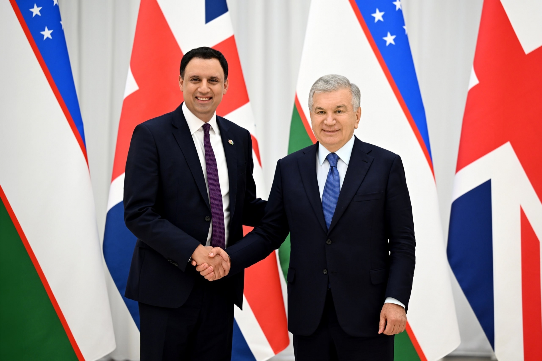 Великобритания поможет продвигать проекты в Узбекистане через UKEF