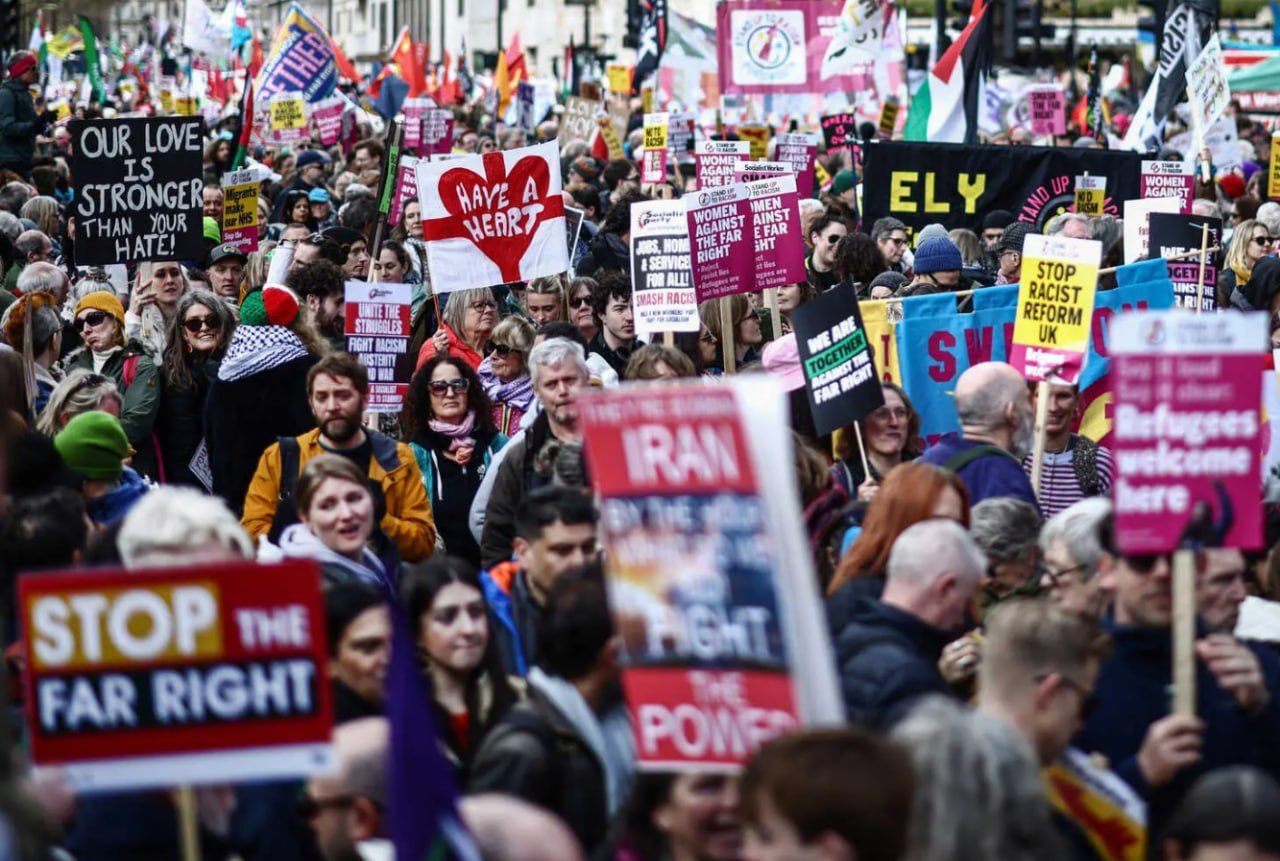 В США стартовали массовые протесты под лозунгом «Нет королям»