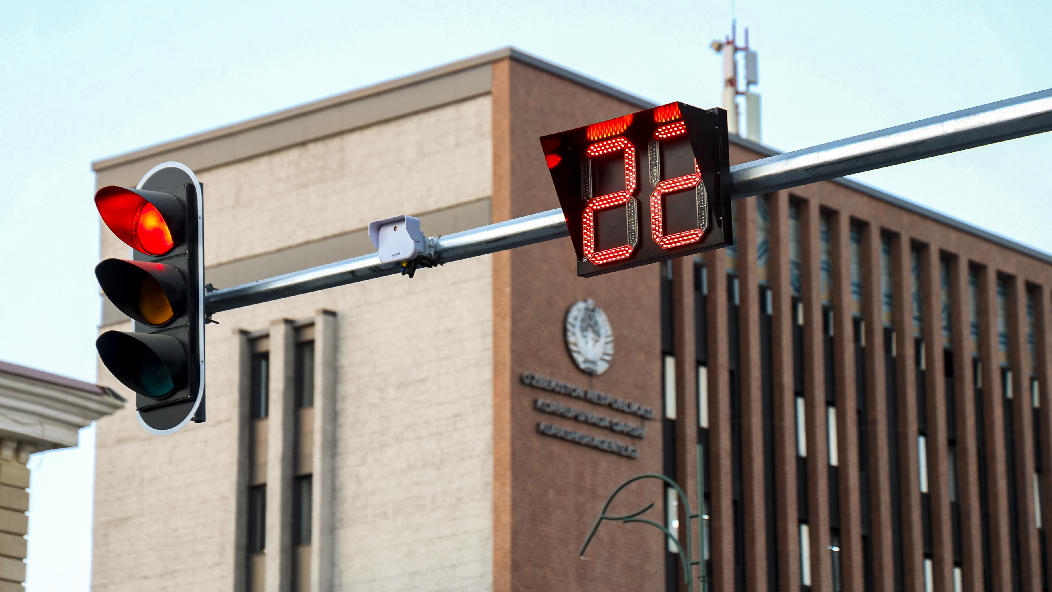 ЦОДД объяснил обновление светофоров и опор в Ташкенте