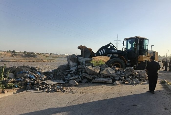 Берег Чирчика в Ташкенте укрепляют после частичного разрушения