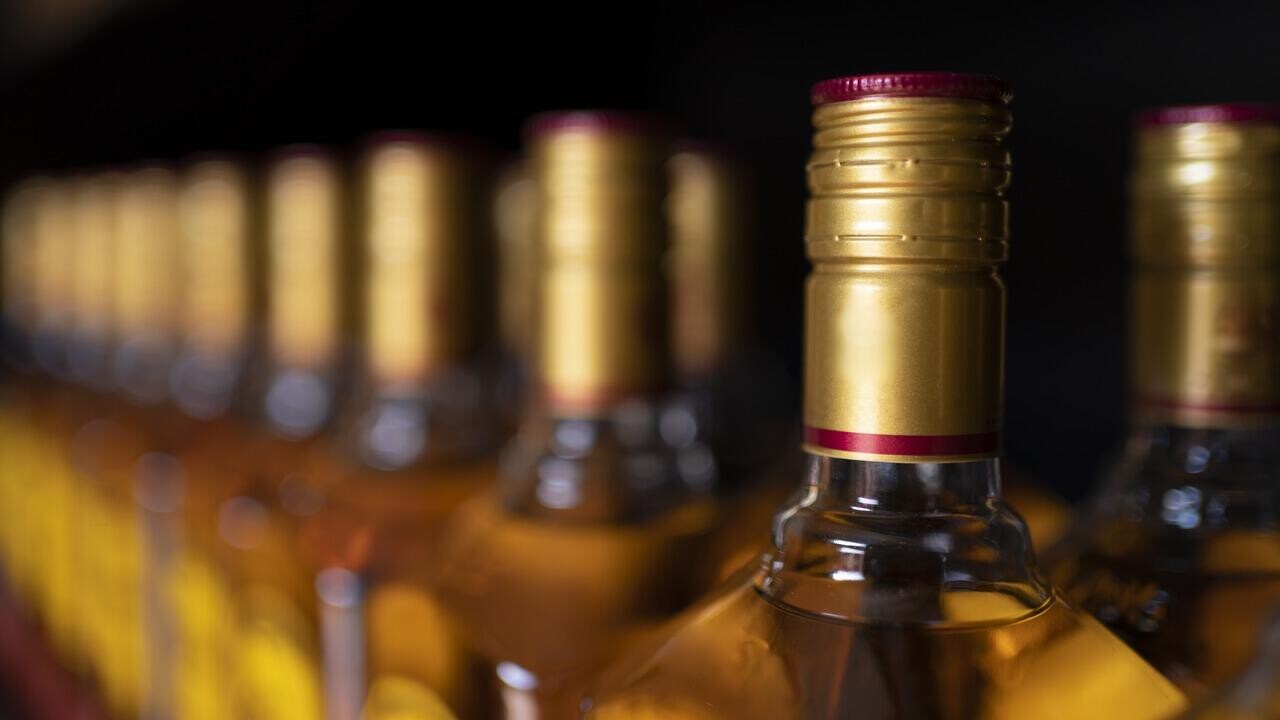 Алкоголь и табак снова могут продавать за наличные