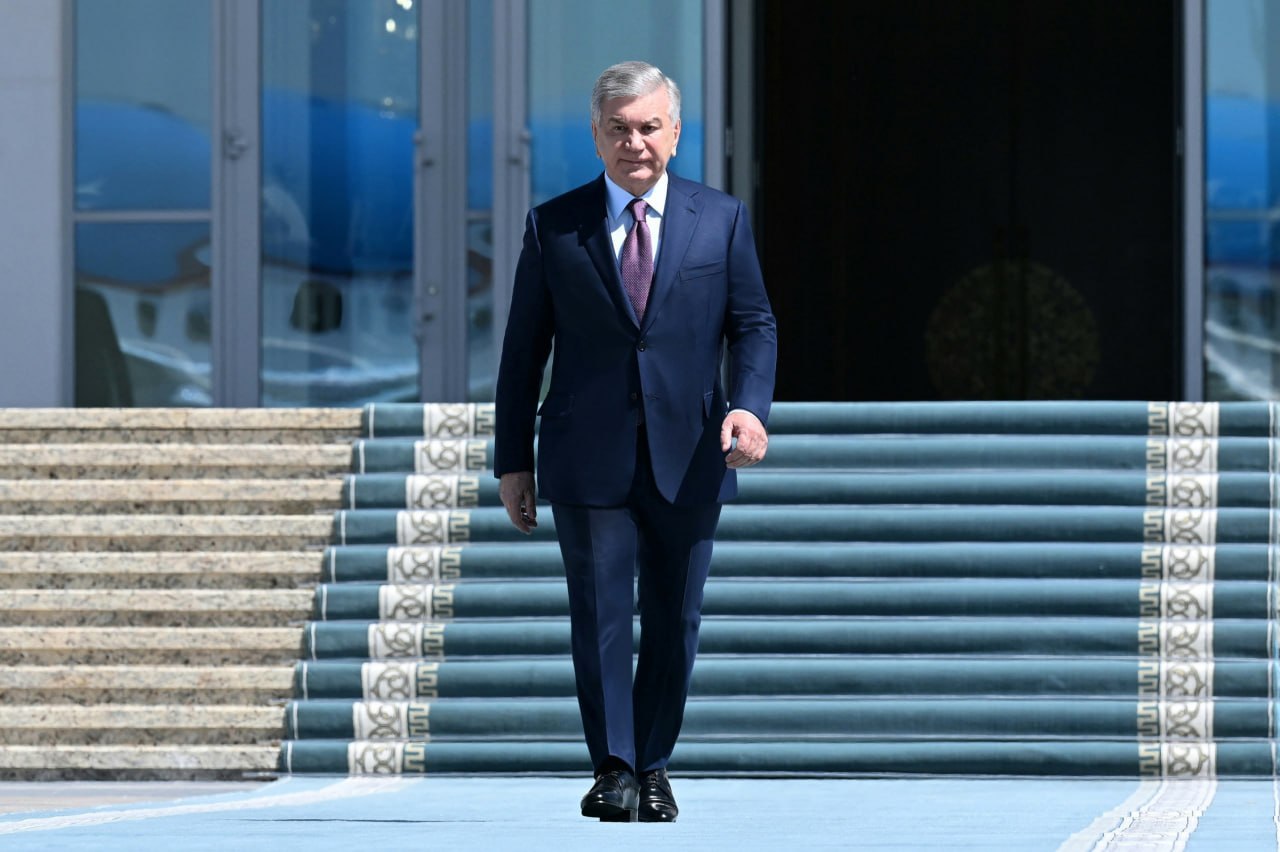 Президент Узбекистана вылетел с визитом в Казахстан